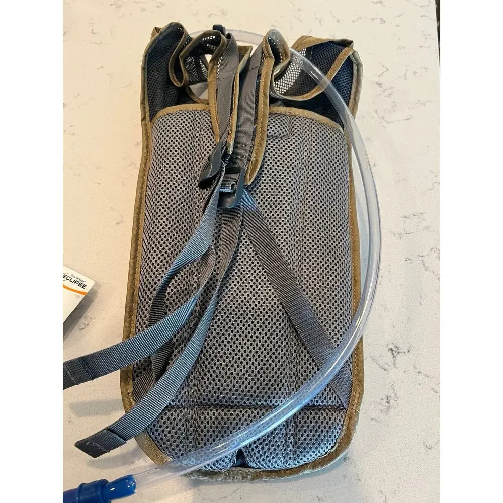 Bass Pro Shops Eclipse 1.5 Liter Hydration Backpack NWT